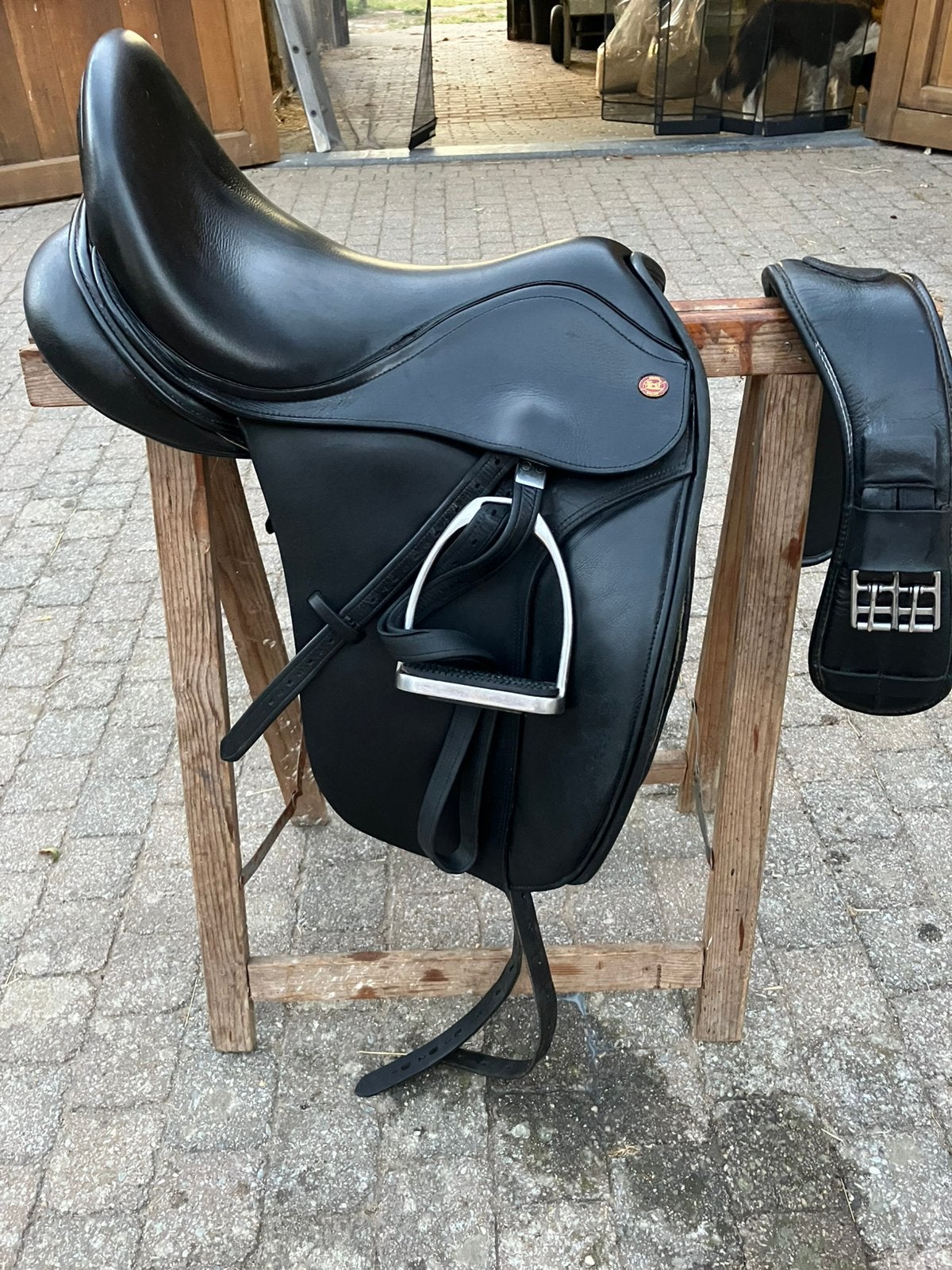 Dressuurzadel Kent&Masters 17,5 inch, Animaux & Accessoires, Chevaux & Poneys | Selles, L (17.5 pouces), Moyen, Enlèvement, Utilisé