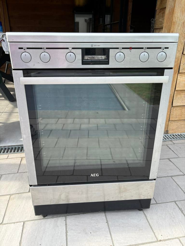 Elektrisch fornuis zo goed als nieuw met oven, Elektronische apparatuur, Ophalen, Zo goed als nieuw, Elektrisch