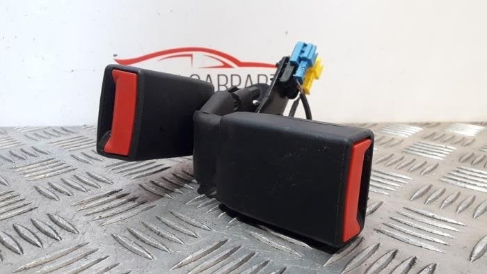 Insertion ceinture de sécurité arrière droite d'un Merced, Autos : Pièces & Accessoires, Habitacle & Garnissage, Mercedes-Benz