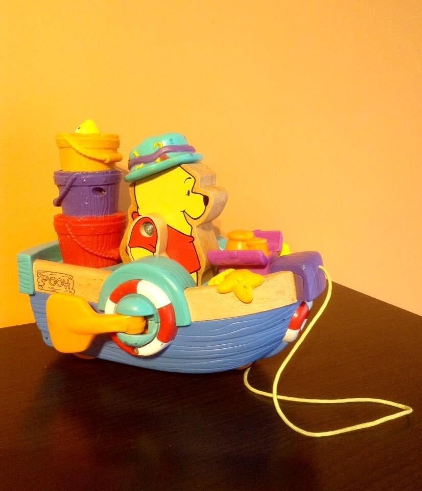 Vintage Disney Winnie the Pooh muzikale speelgoedboot, Verzamelen, Disney, Zo goed als nieuw, Overige typen, Winnie de Poeh of vrienden