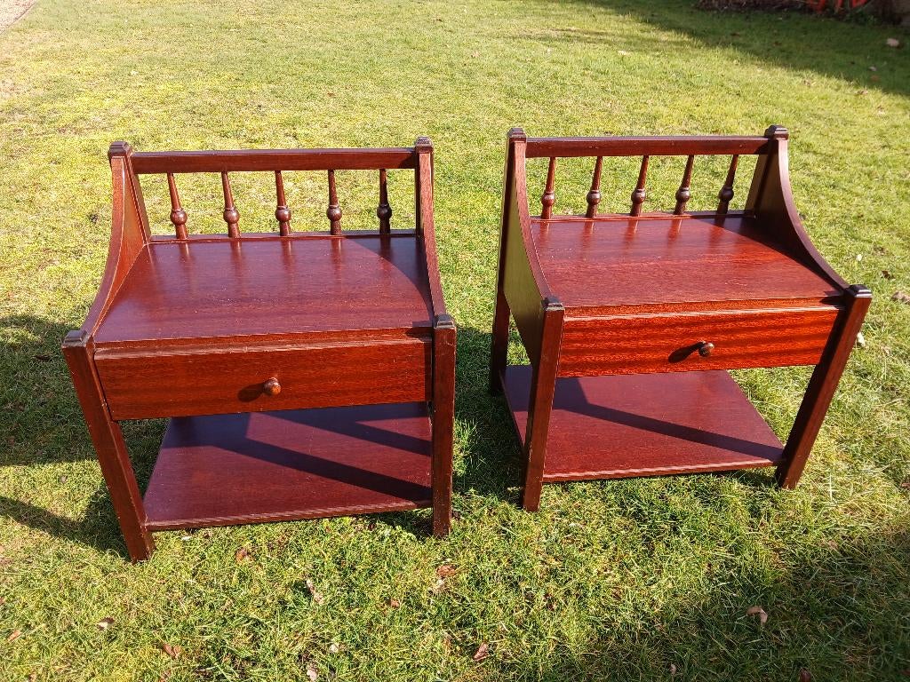 Houten nachtkastjes, 2 stuks, Ophalen
