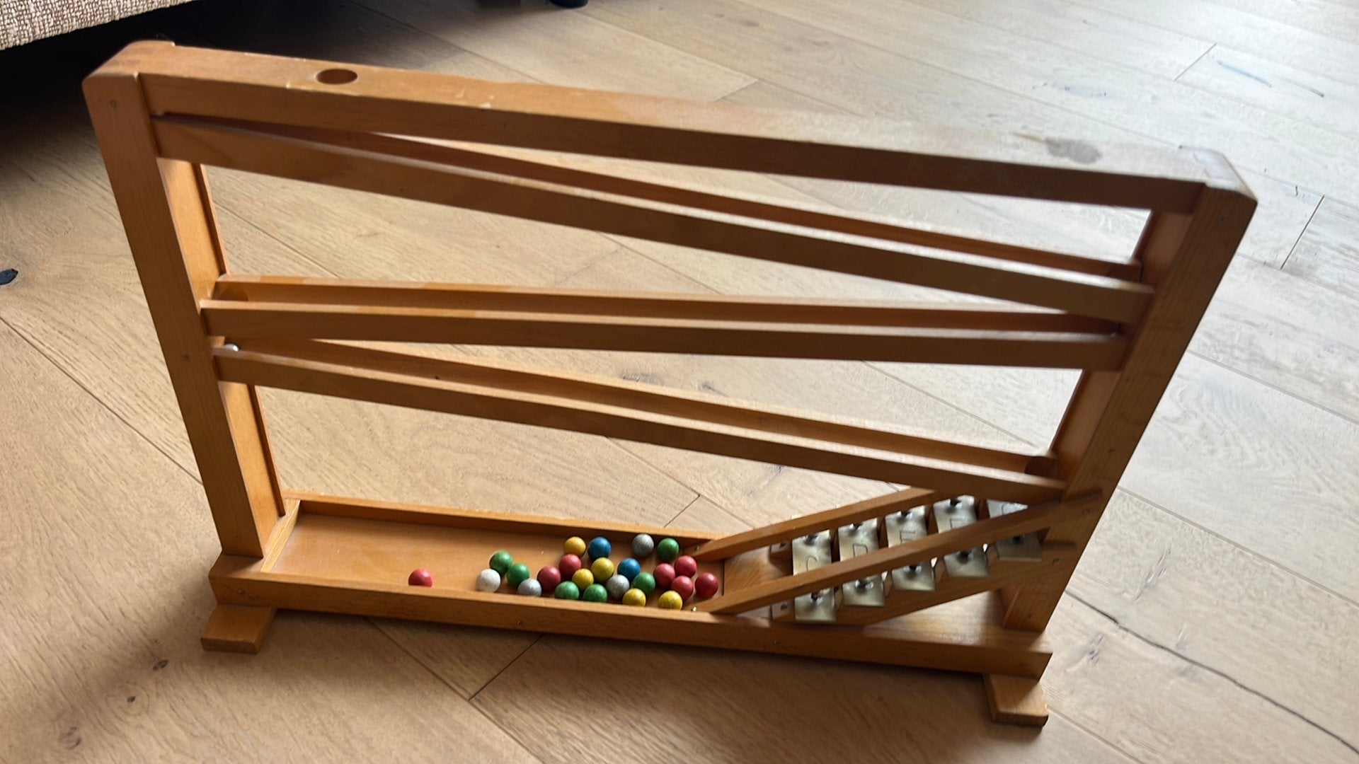 Knikkerbaan hout met xylofoontje en knikkers, Ophalen, Gebruikt
