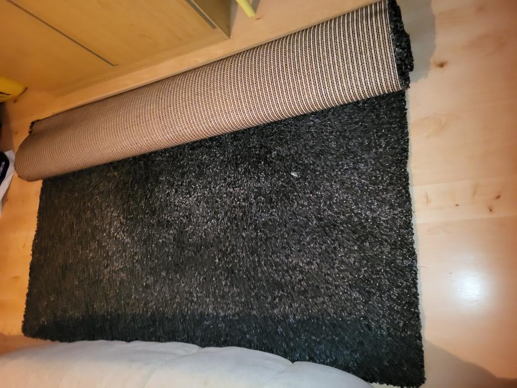 Tapijt, stevig en met hoge vezel. 1,6m op 2,4m., Ophalen