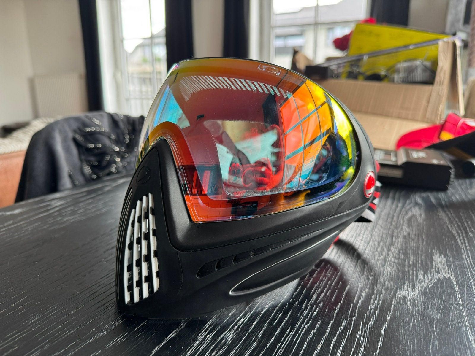 Invision dye i4 mask, Enlèvement