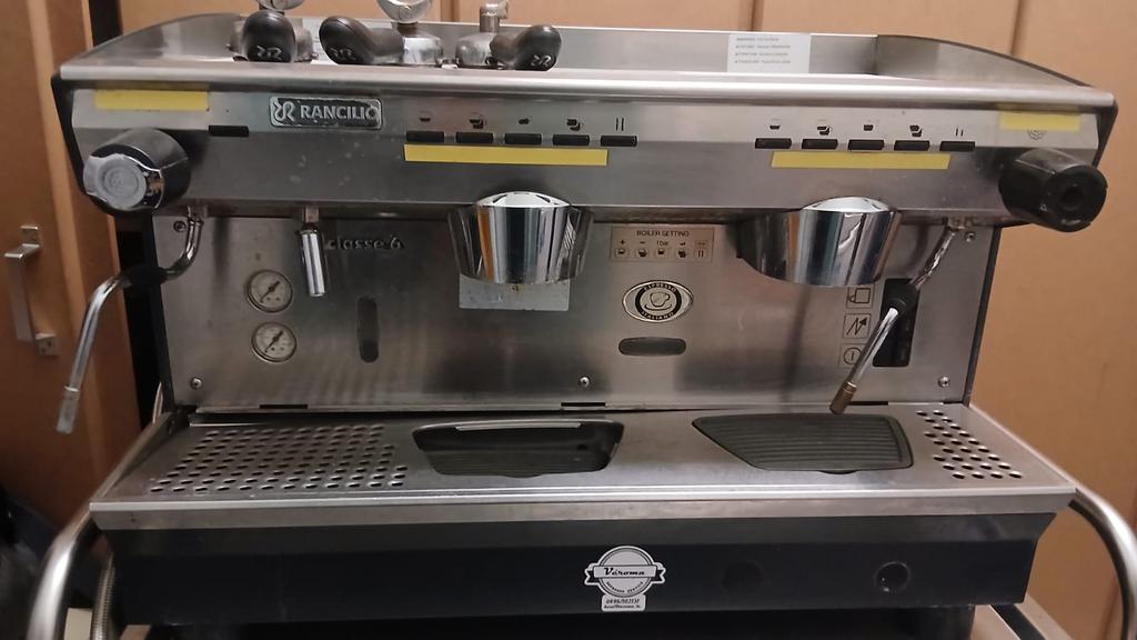 Professionele koffiemachine, Gebruikt, Espresso apparaat, Gemalen koffie, 2 tot 4 kopjes