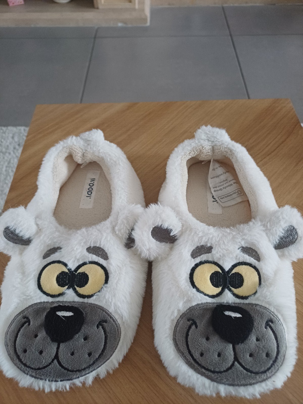 Woody pantoffels maat 35-36 en pyjama's maat 128/8 jaar ( ge, Ophalen, Maat 128