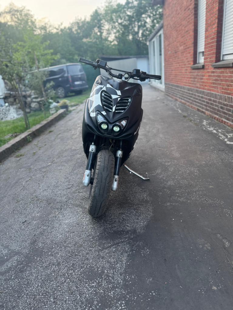 Aerox 70cc - B klasse, Fietsen en Brommers, Scooters | Yamaha, Ophalen of Verzenden, Zo goed als nieuw, Aerox