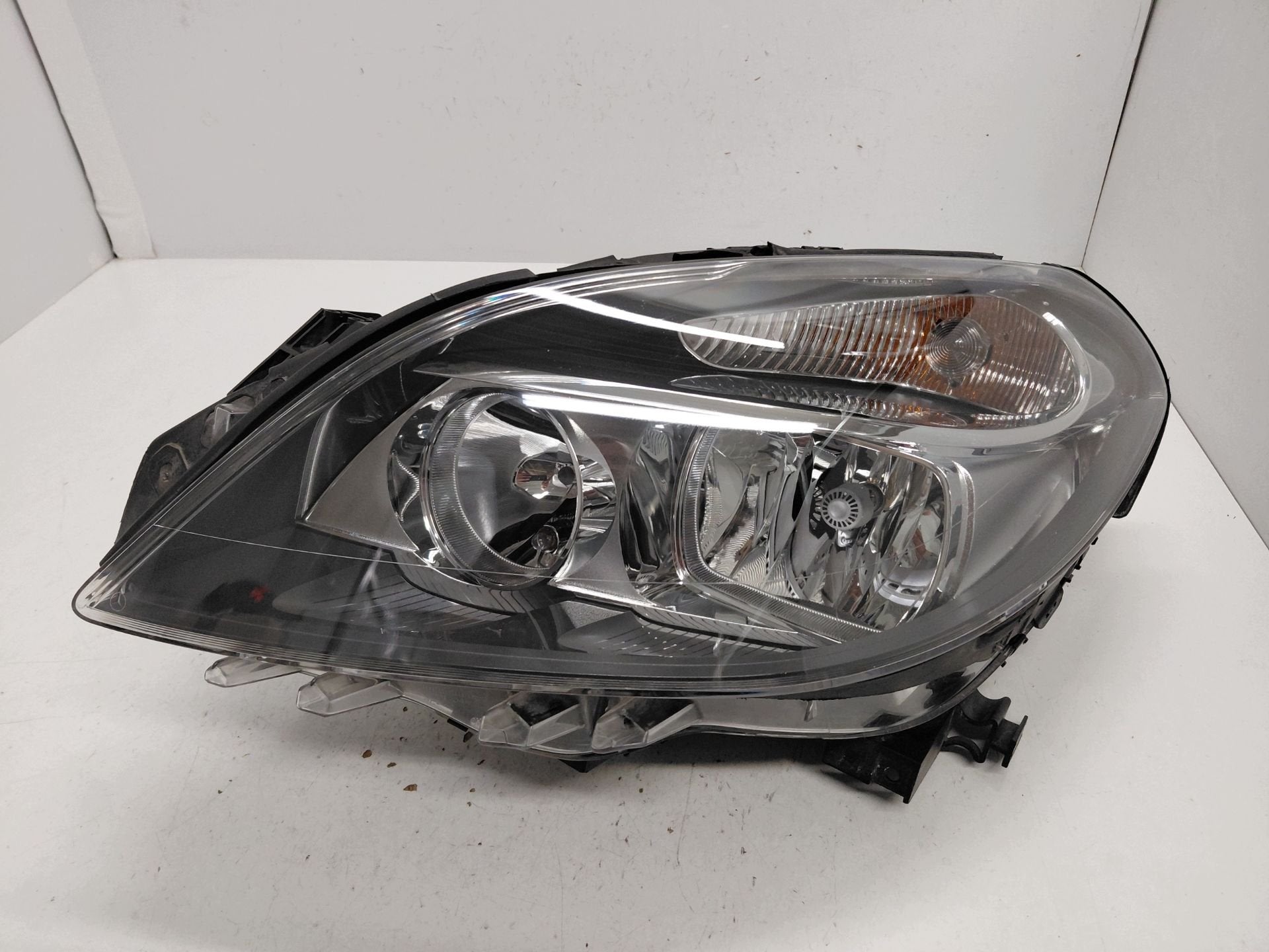Phare gauche Mercedes Classe B W246 A2469060161, Mercedes-Benz AG, Mercedes-Benz, Utilisé, Mercedesstrasse 120
70372  Stuttgart, DE