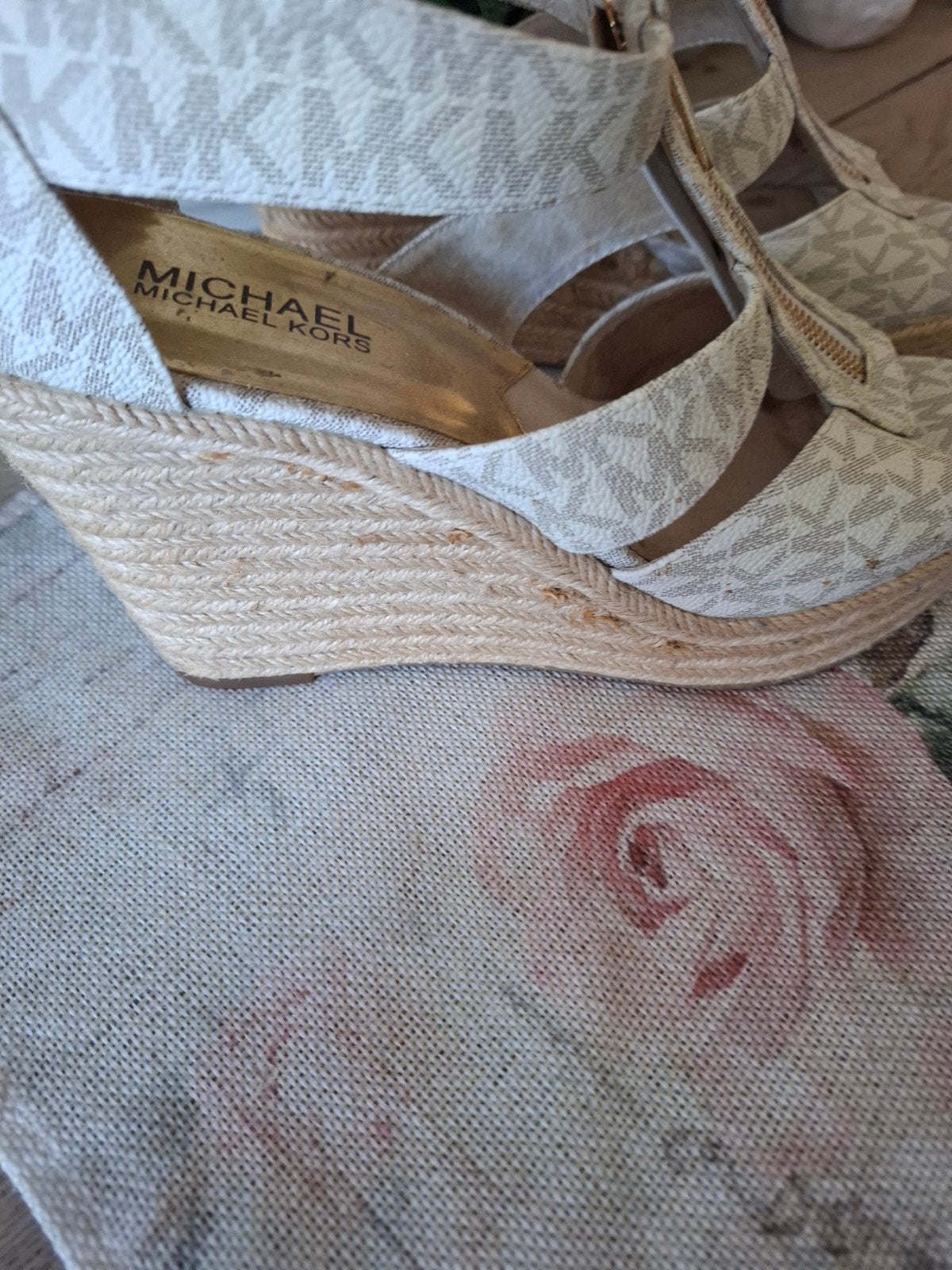 Chaussures mikael kors, Enlèvement