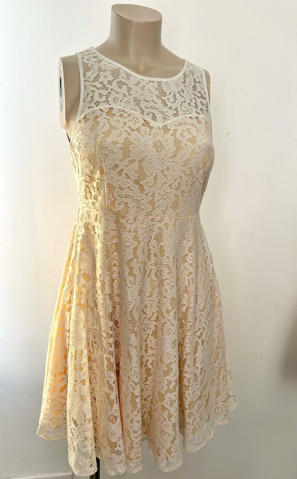 Blanche robe en dentelle Jbc Sora 38 M, Neuf, Taille 38/40 (M), Enlèvement ou Envoi, Longueur genou