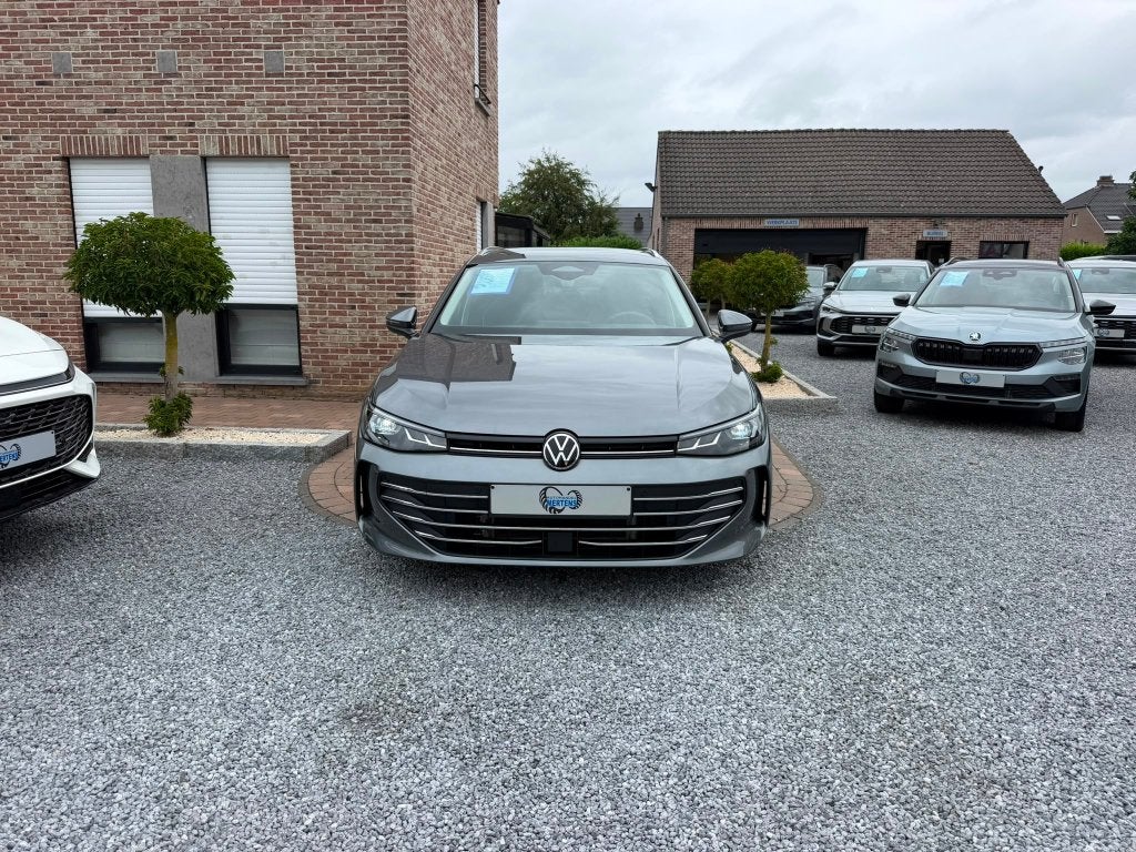 VW Passat Variant 1.5 eTSI 150PK DSG *8166KM* MEMORY/S EL/KF, Auto's, Volkswagen, 1498 cc, 4 cilinders, Bedrijf, 5 deurs