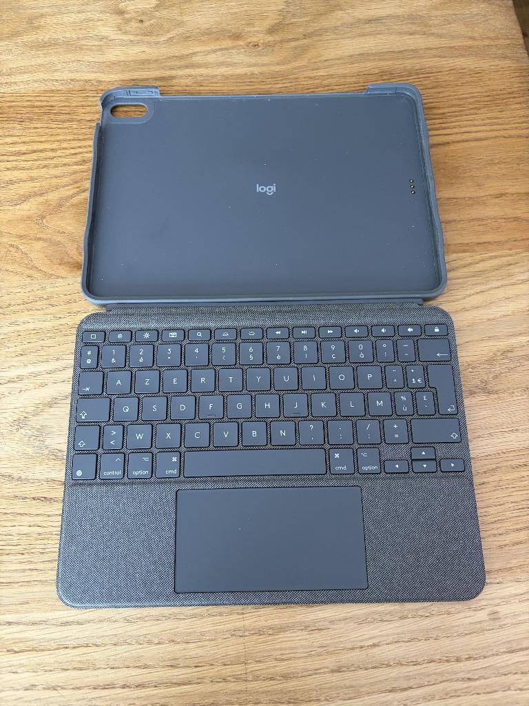 Logitech Combo Touch iPad Air 5e generatie/M2/M3/M4, Ophalen of Verzenden, Gebruikt