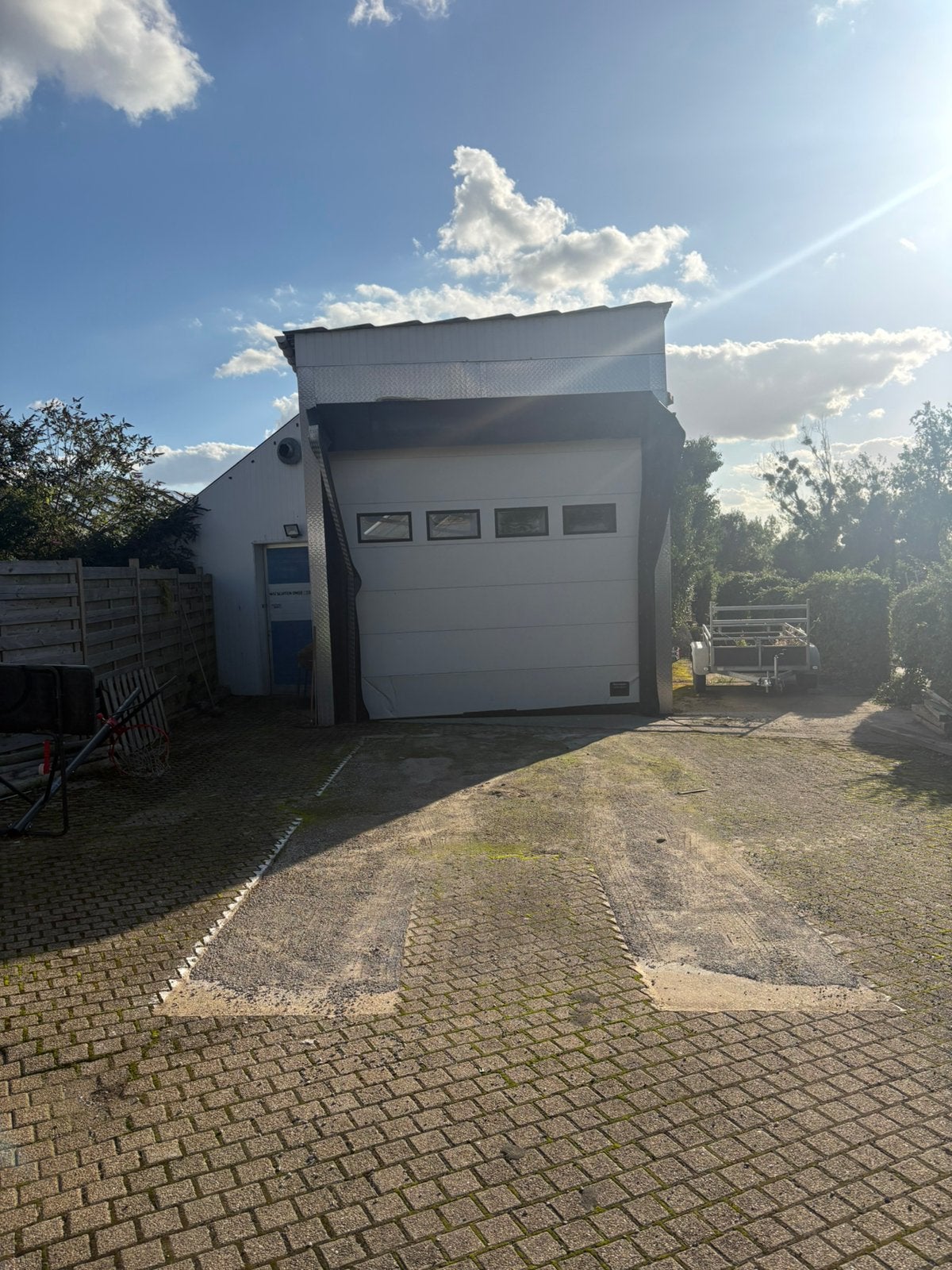 Hal/magazijn 100m2 +50m2 gratis te benutten ruimte, Immo