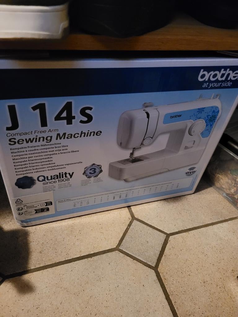 Brother J14S, Enlèvement, Machine à coudre, Brother