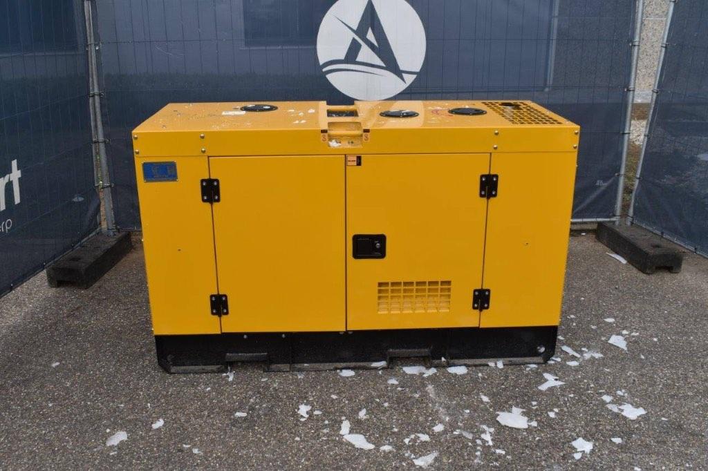 Groupe électrogène 40kVA - En panne/A réparer, Articles professionnels, Machines & Construction | Générateurs, Enlèvement