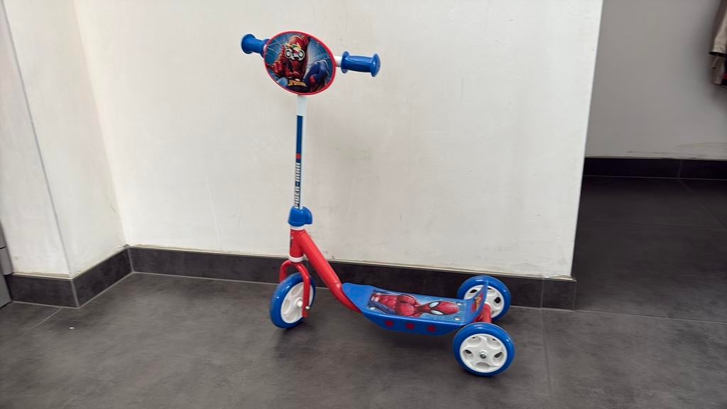 Step spiderman 3 wielen vanaf 2,5 jaar, Fietsen en Brommers, Ophalen, Zo goed als nieuw, Gewone step