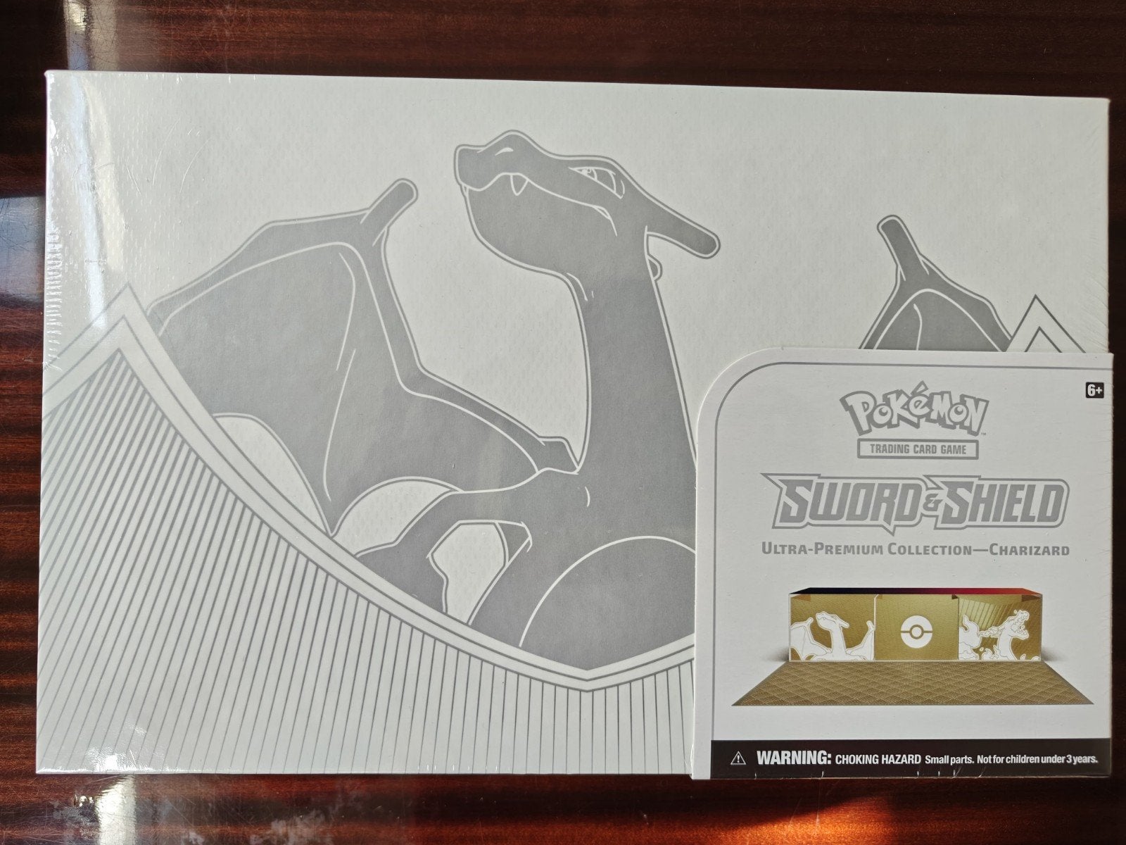Sword & shield ultra premium collection, Ophalen of Verzenden, Zo goed als nieuw