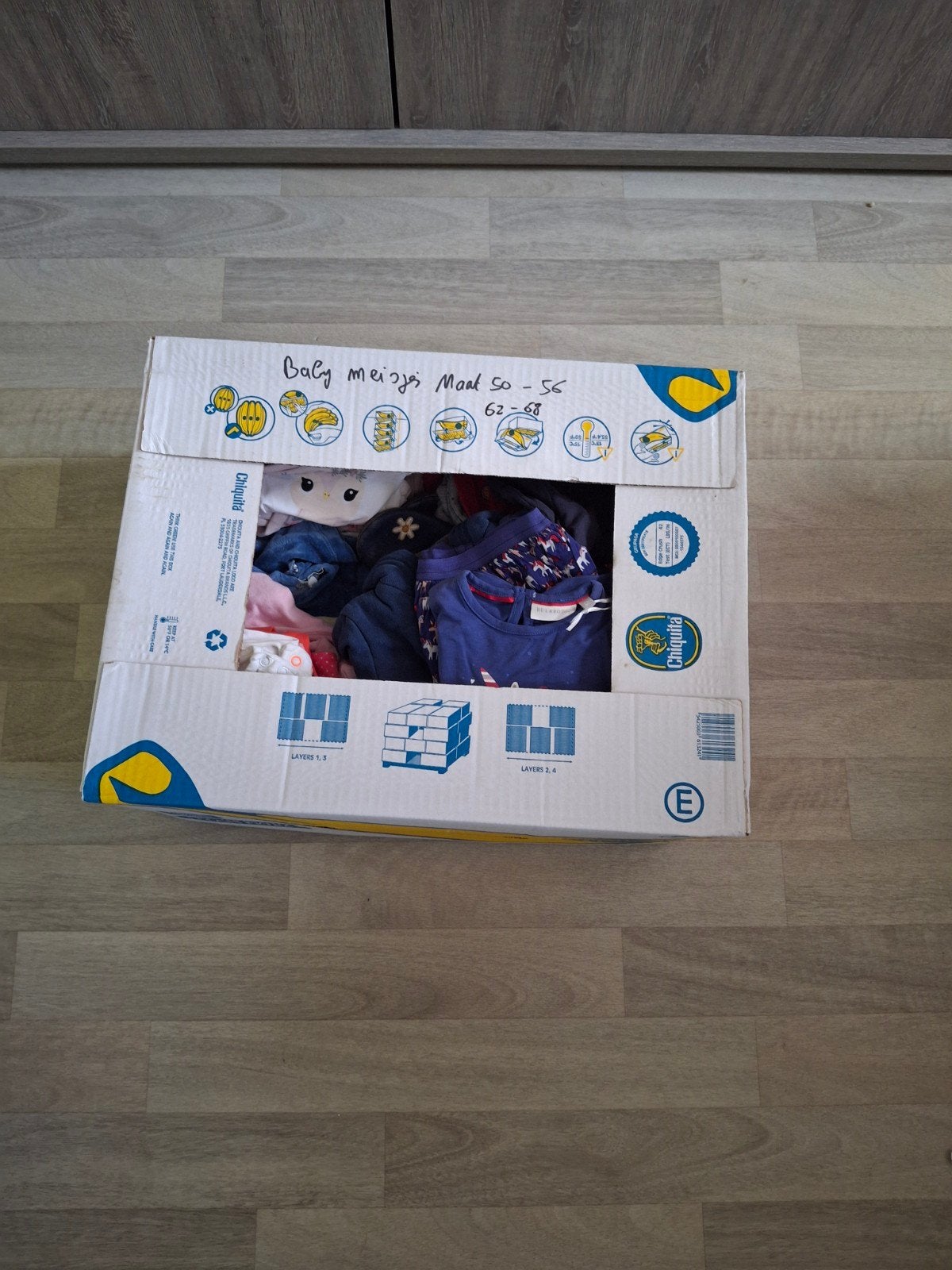 Bananendoos babykledij meisjes 0-6 maanden, Ophalen, Gebruikt