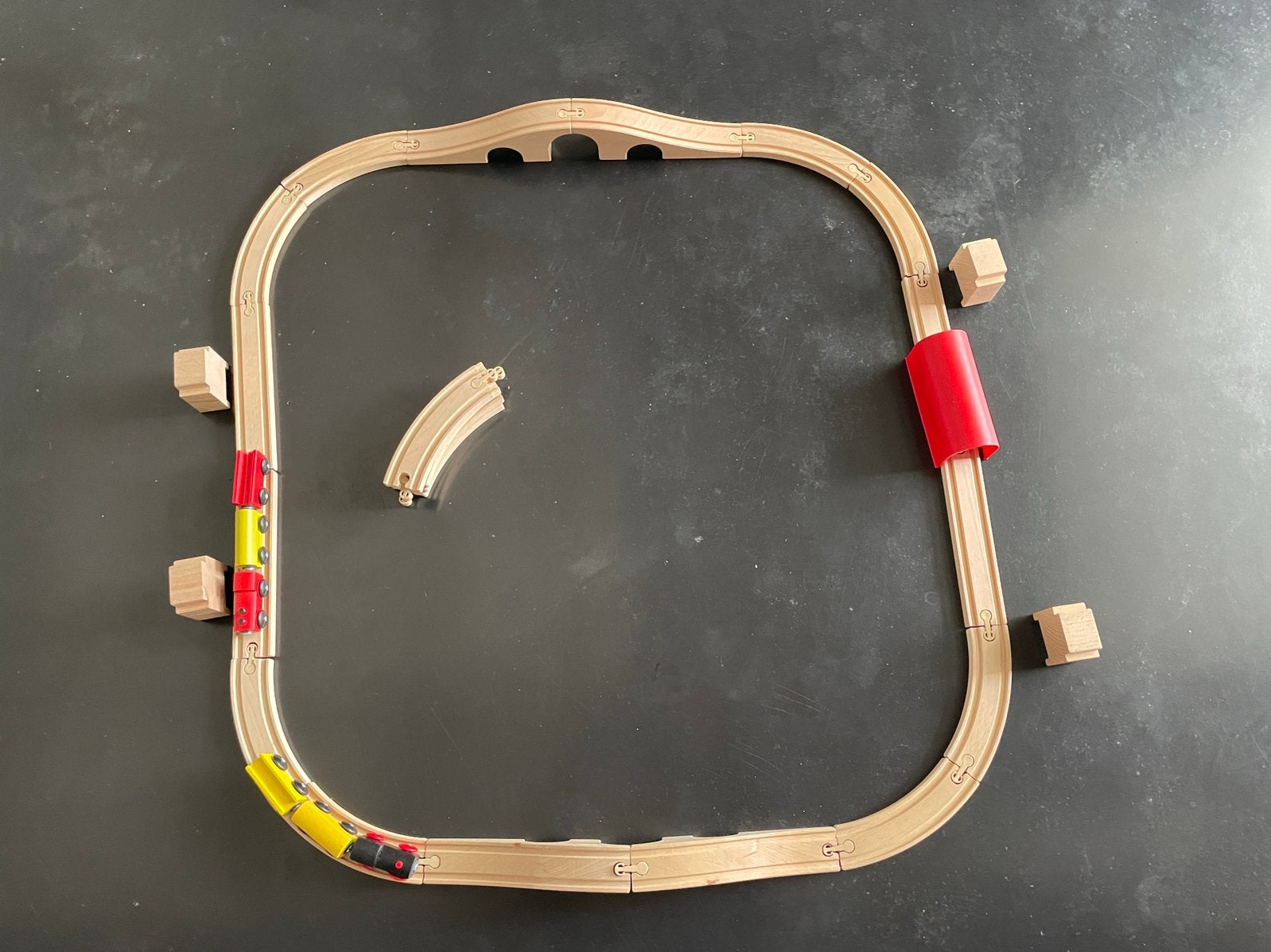 IKEA LILLABO houten treinbaan met treintjes, Ophalen of Verzenden, Zo goed als nieuw