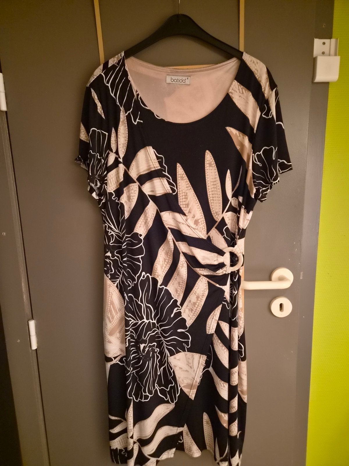 kleedje cache-coeur batida maat 06, Vêtements | Femmes, Taille 46/48 (XL) ou plus grande, Enlèvement ou Envoi, Comme neuf, Batida