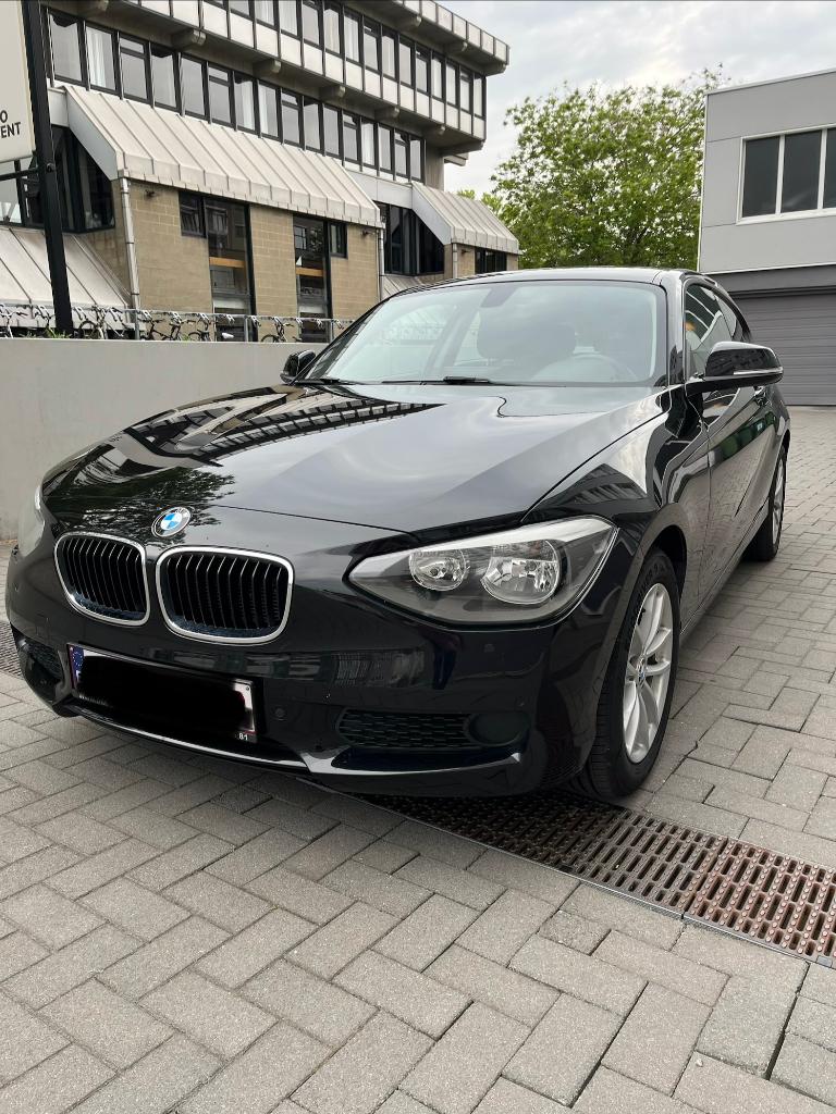 BMW 116i te koop, Auto's, Voorwielaandrijving, Euro 5, Zwart, Emergency brake assist