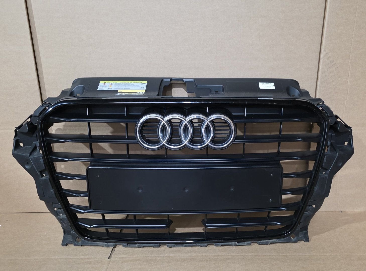 Grill Audi A3 8V S-line ACC Grille 8V3853651A 2012-2017 Orgi, Auto-onderdelen, Gebruikt, -, Voor, Ophalen of Verzenden
