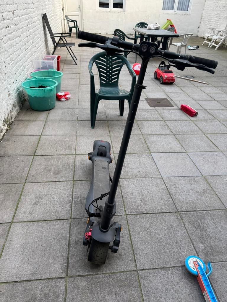 Trottinette électrique la marque volts avec pneus increvable, Enlèvement, Comme neuf