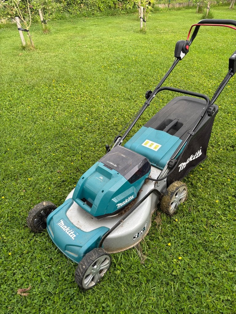 Makita DLM460 grasmachine op batterijen, Ophalen, Cirkelmaaier, Gebruikt, Elektrische grasmaaier