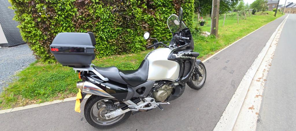 HONDA VARADERO 1000 cc ANNÉE 2000 64000kms 1er propriétaire, Motos, Motos | Honda, Particulier, plus de 35 kW, 2 cylindres, Permis Moto A