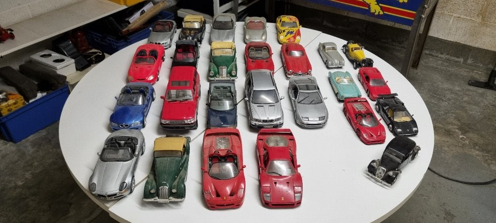 Modèles à l'échelle 1/18 et 1/24 (Maisto, Kyosho, Bburago), Enlèvement ou Envoi, Utilisé, Voiture, Kyosho