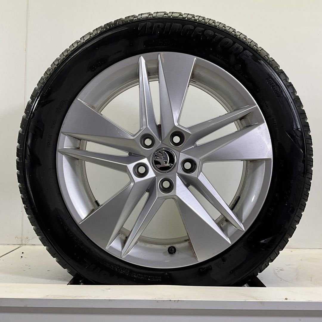 SKODA OCTAVIA MARKAB WINTERBANDEN SET 17 INCH ORIG, Auto-onderdelen, -, -, Banden en Velgen, 17 inch