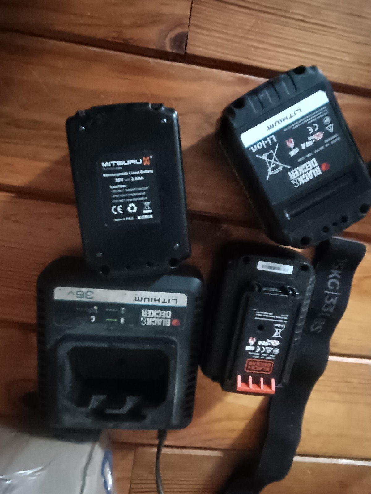 batteries + chargeur Black & Decker 36V Lithium (compati, Enlèvement, Utilisé