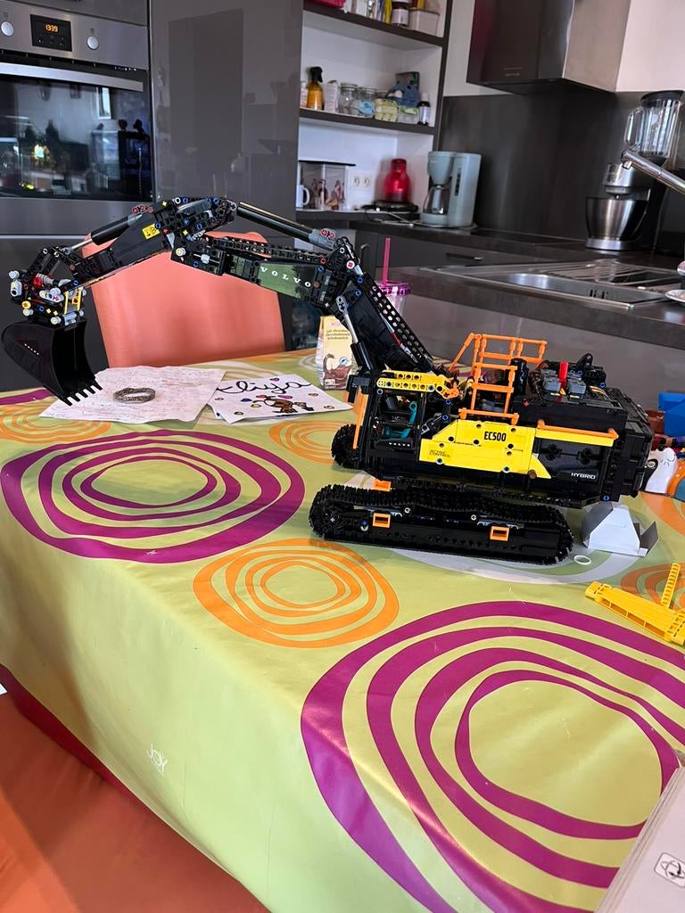 Lego technic volvo motorisé neuf, Kinderen en Baby's, Speelgoed | Duplo en Lego, Ophalen, Zo goed als nieuw