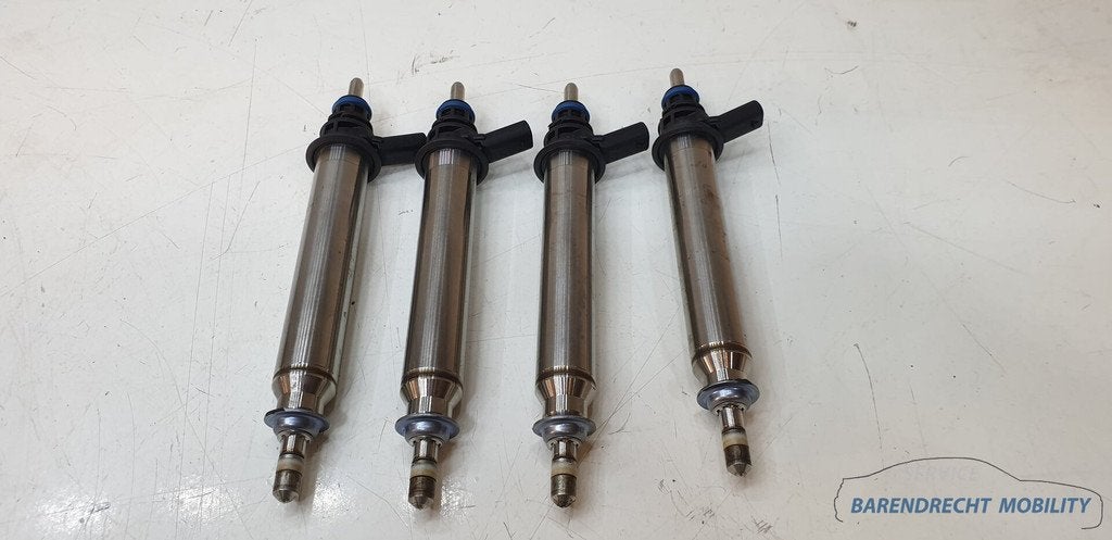 Benzine injector injectoren Mercedes A2780700687 0261500065, Gebruikt, Mercedes-Benz AG, Mercedes-Benz, Mercedesstrasse 120
70372  Stuttgart, DE