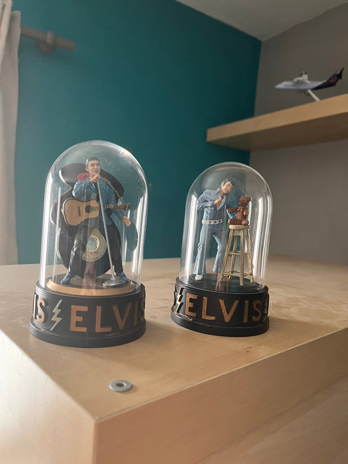 Elvis Presley-beeldjes onder stolp, Verzamelen, Ophalen, Zo goed als nieuw, Pop, Beeldje of Miniatuur