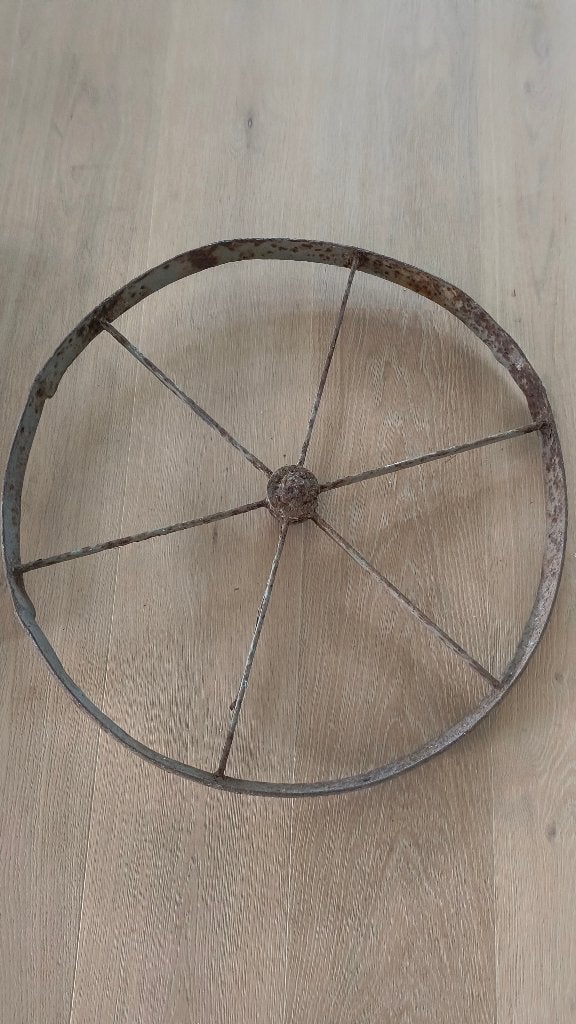 antiek ijzeren wiel, Ophalen