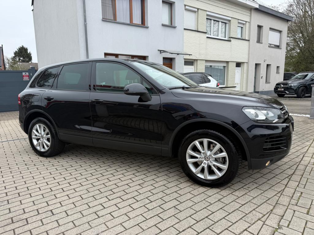 VW Touareg. Lichte Wracht 175euro Tax, Auto's, Automaat, Stof, Zwart, Zwart