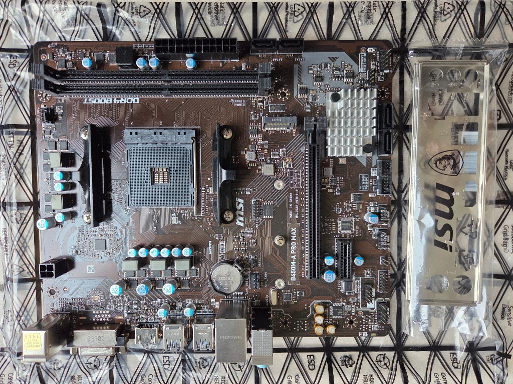 Moederborden Ryzen, Computers en Software, Moederborden, Zo goed als nieuw, AMD, DDR4, Ophalen