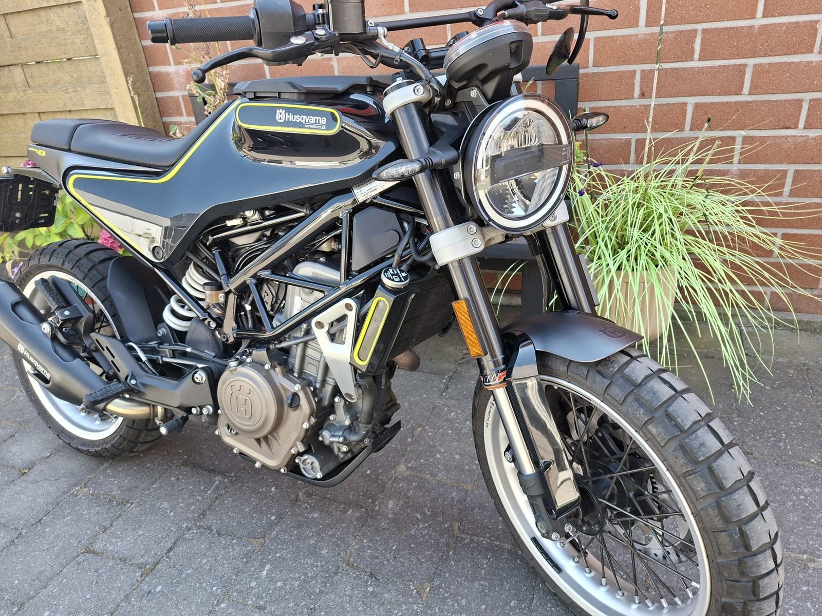 Husqvarna Black Pilen 401, Particulier