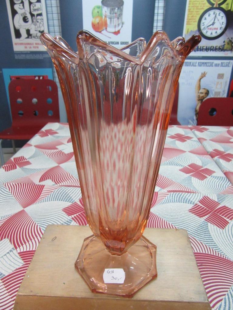 Boheemse Art Deco vaas van gegoten persglas, Antiek en Kunst, Ophalen of Verzenden