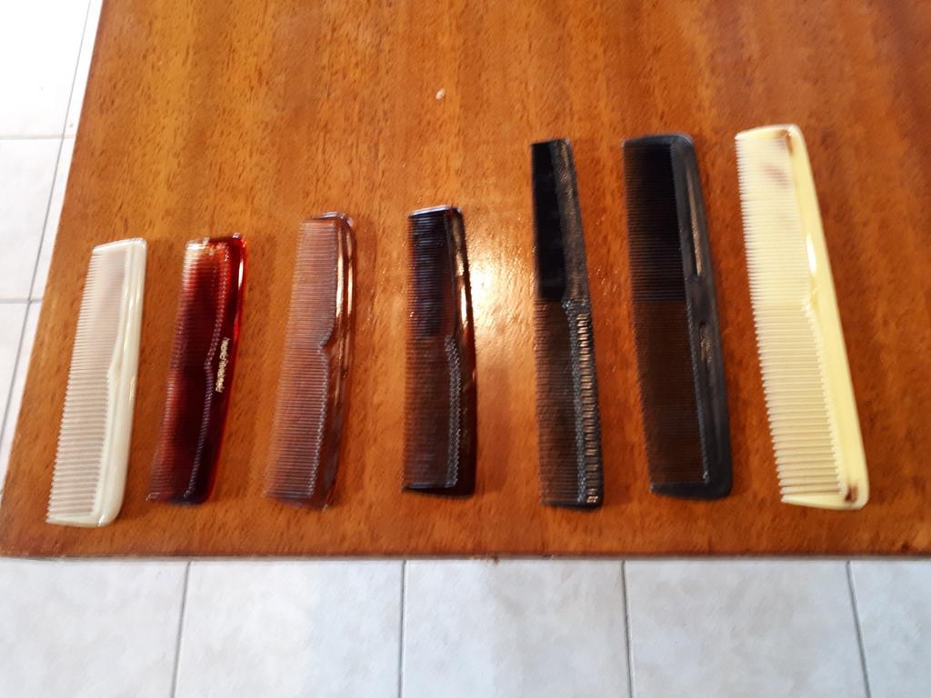 7 nieuwe kammen aan 0.5 per stuk. Ook apart te koop, Ophalen of Verzenden
