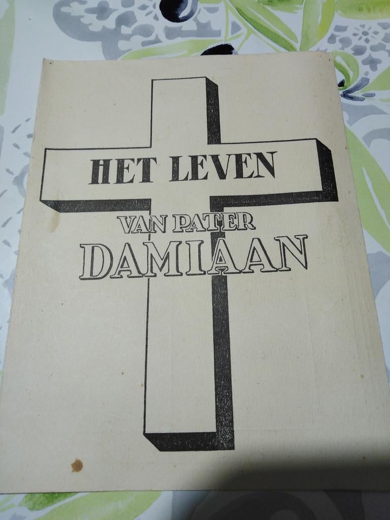 Zegels over pater damiaan, Ophalen of Verzenden, Zo goed als nieuw