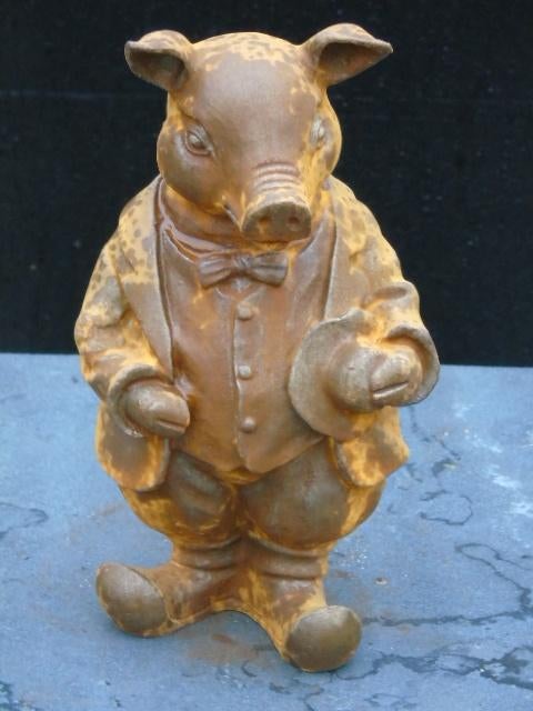 statue un cochon au chapeau en fonte rouillé .., Enlèvement ou Envoi, Neuf, Métal, Animal