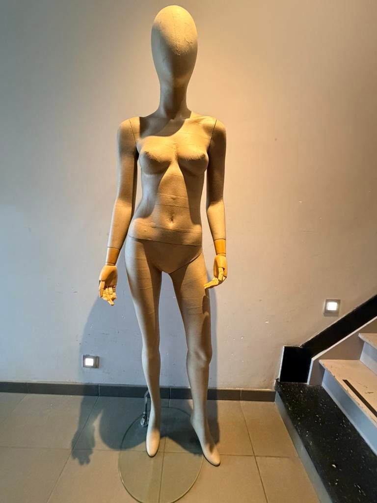 Mannequin - Etalagepop Hans Boodt, Ophalen