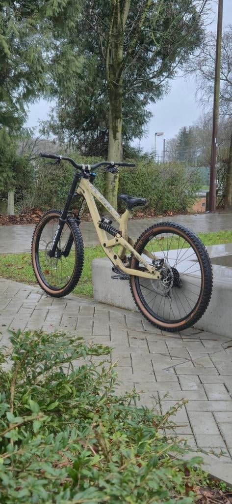 Dh commencal furious 2019, Fietsen en Brommers, Ophalen, 24 inch of meer, Gebruikt, Aluminium