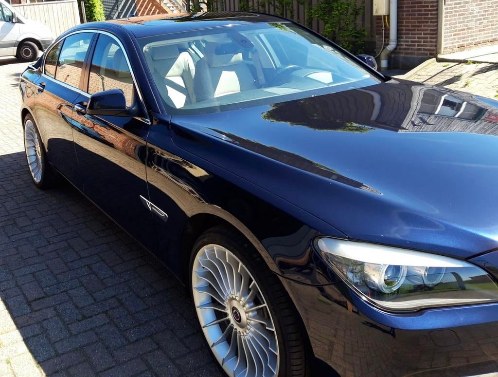 BMW 740i (3.0 benzine), Automaat, Achterwielaandrijving, Beige, Blauw
