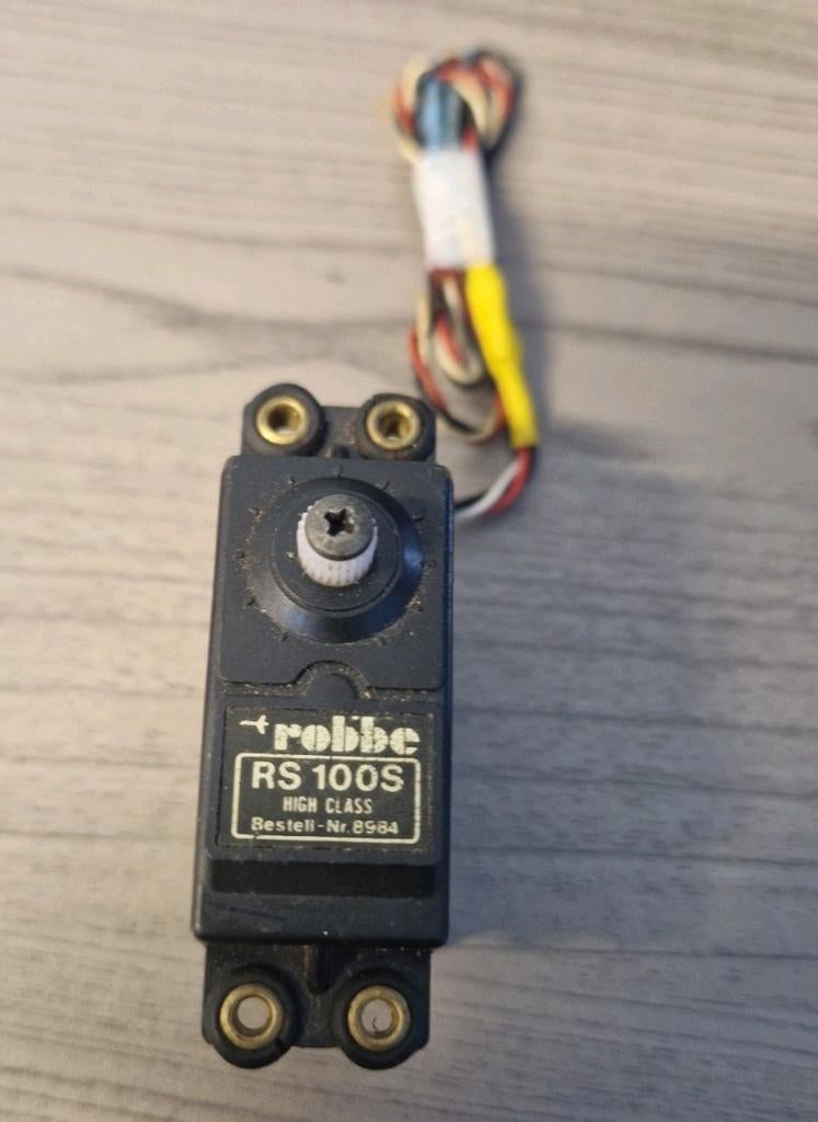 Modélisme servomoteurs Robbe RS 100S, Enlèvement ou Envoi