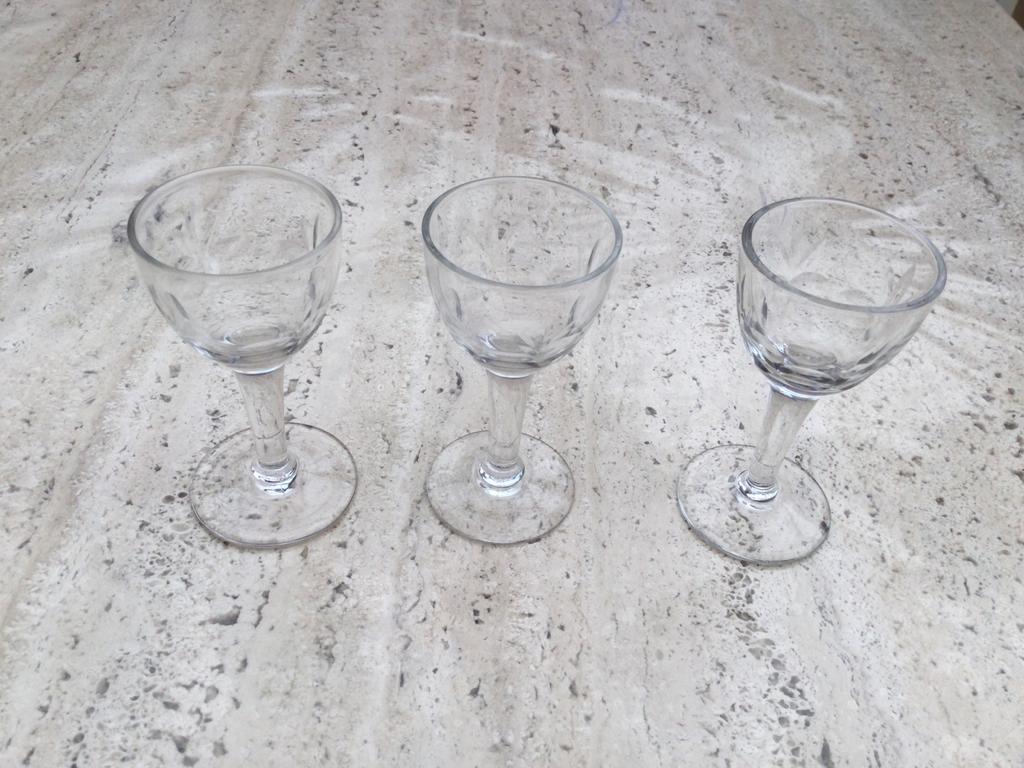 Likeur glaasjes met geslepen glas op voet - 11 stuks, Ophalen of Verzenden, Gebruikt