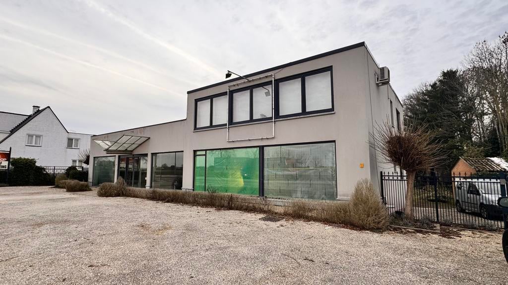 Commercieel handelspand te huur 1.800 m² Topligging, 1800 m², Huur, Winkelruimte