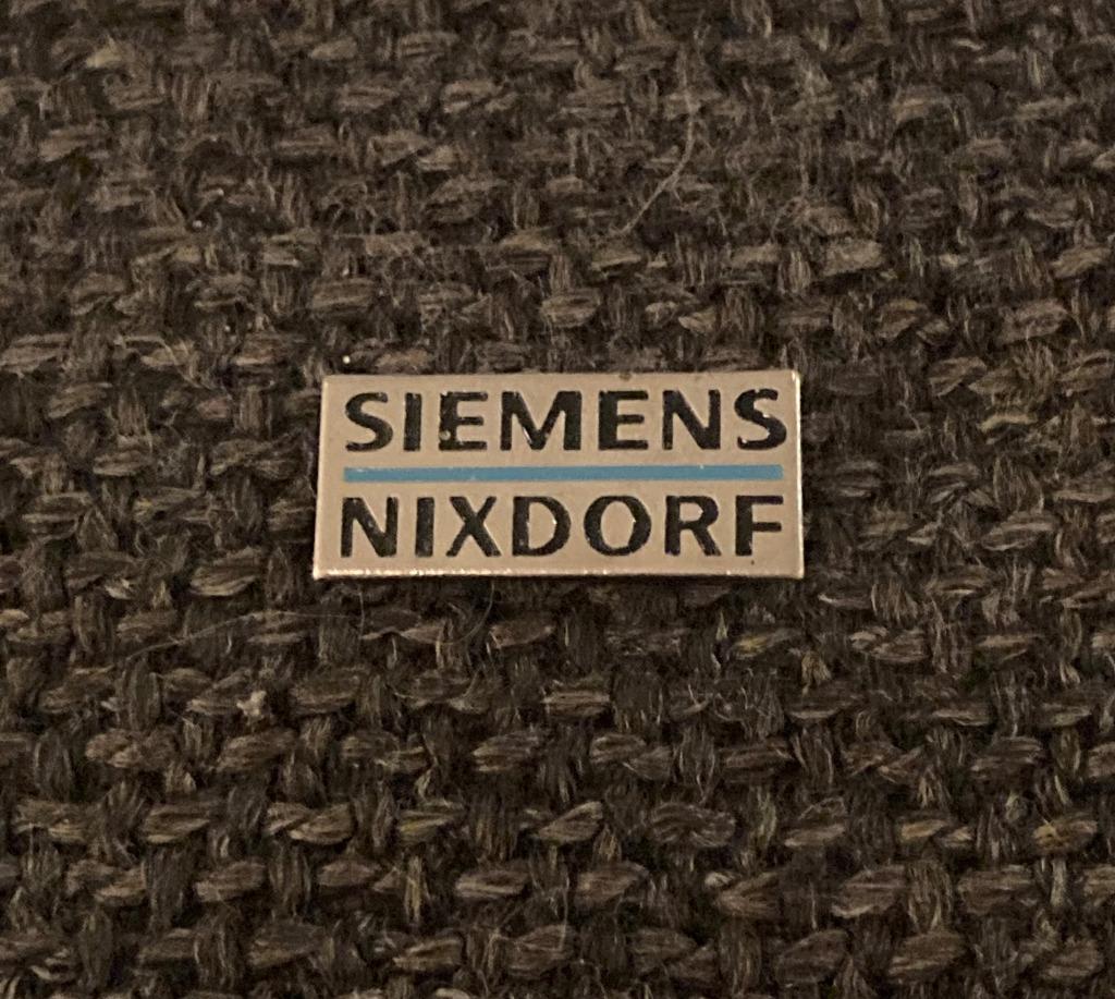 PIN - SIEMENS - NIXDORF, Verzamelen, Verzenden, Gebruikt, Overige onderwerpen, Speldje of Pin